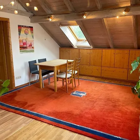 Sonnige 2-zimmer Unterm Dach * Heroldsberg