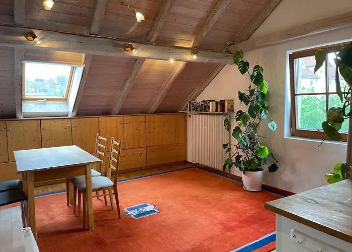 Sonnige 2-zimmer Unterm Dach Apartment