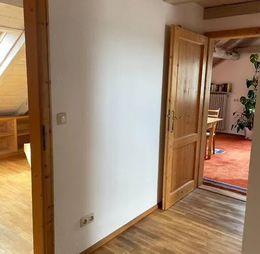 Sonnige 2-zimmer Unterm Dach Apartment *